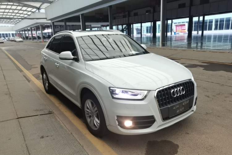 Used Audi Q3 2015 35 TFSI quattro Technology Edition Front Right 45 Deg