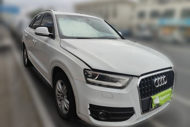 Used Audi Q3 2015 30 TFSI Comfort Model Front Right 45 Deg