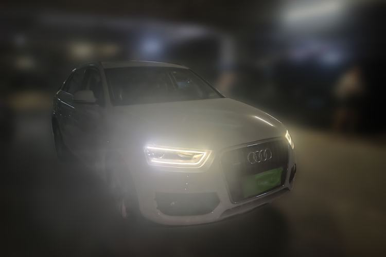 Used Audi Q3 2015 35 TFSI quattro Technology Edition Front Right 45 Deg