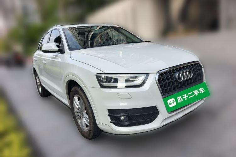 Used Audi Q3 2015 35 TFSI Comfort Model Front Right 45 Deg
