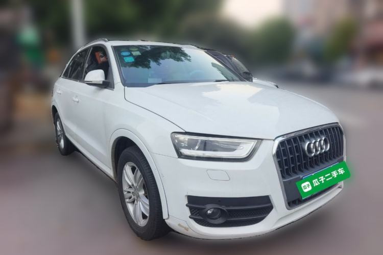 Used Audi Q3 2015 35 TFSI Comfort Model Front Right 45 Deg