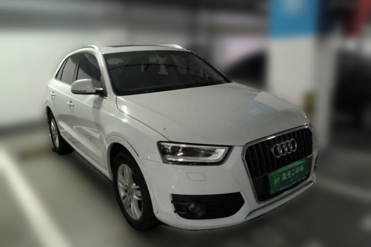 Used Audi Q3 2015 30 TFSI Comfort Model Front Right 45 Deg