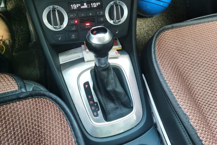 Used Audi Q3 2015 35 TFSI Comfort Model Gear Lever