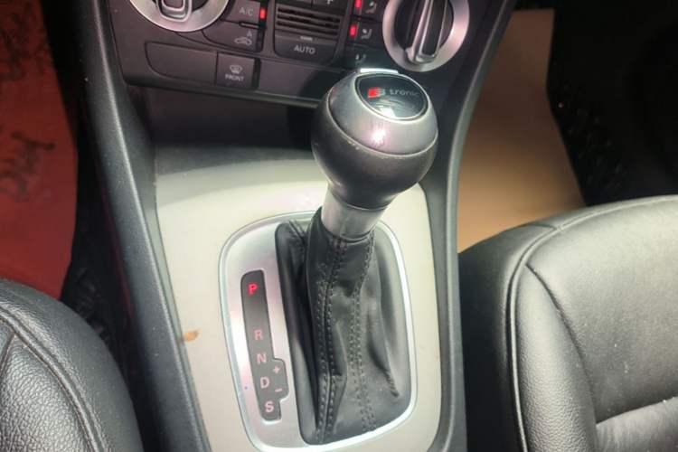 Used Audi Q3 2015 35 TFSI Ambition Edition Gear Lever