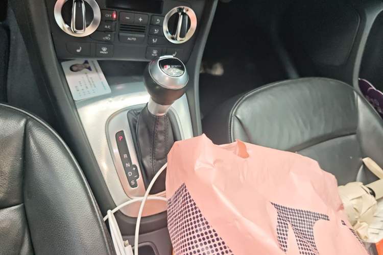 Used Audi Q3 2015 35 TFSI quattro Technology Edition Gear Lever