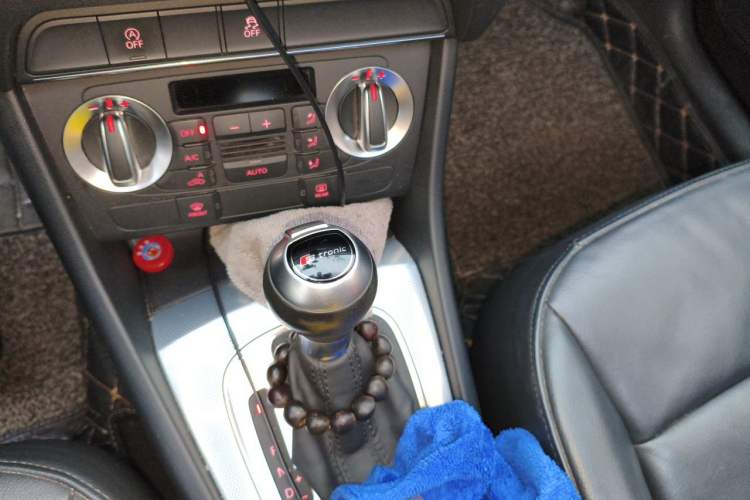 Used Audi Q3 2015 30 TFSI Comfort Model Gear Lever