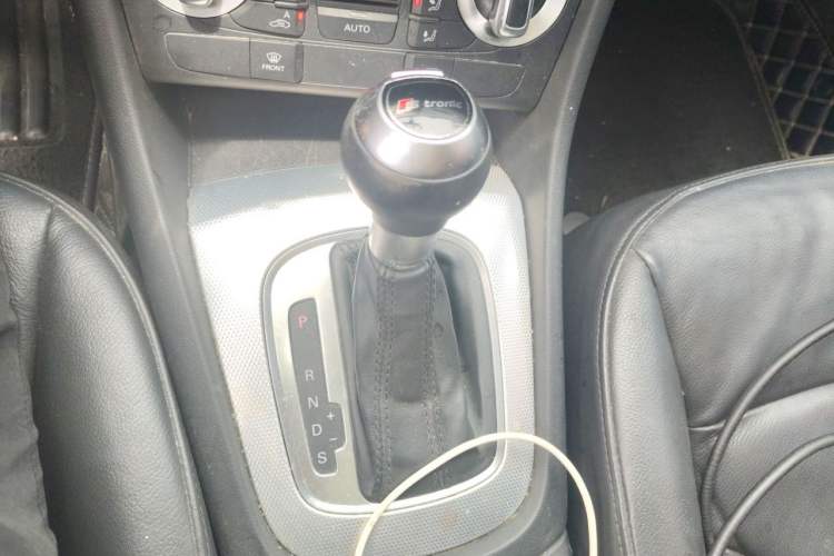 Used Audi Q3 2015 30 TFSI Comfort Model Gear Lever