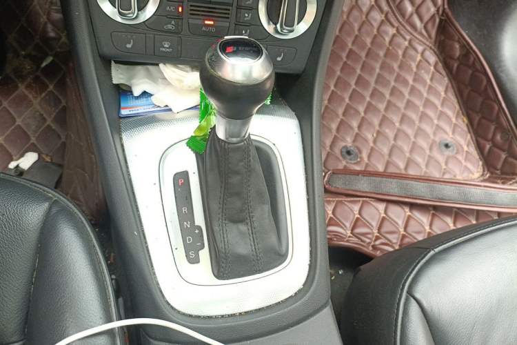 Used Audi Q3 2015 35 TFSI Comfort Model Gear Lever