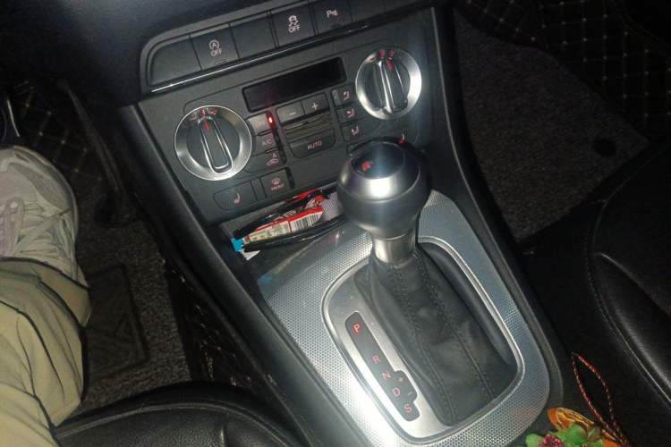 Used Audi Q3 2015 35 TFSI Comfort Model Gear Lever