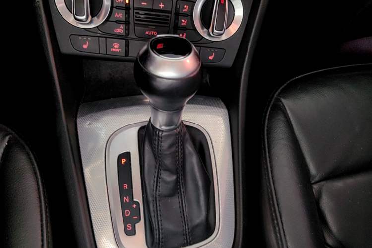 Used Audi Q3 2015 35 TFSI Comfort Model Gear Lever