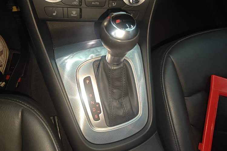 Used Audi Q3 2015 35 TFSI Comfort Model Gear Lever
