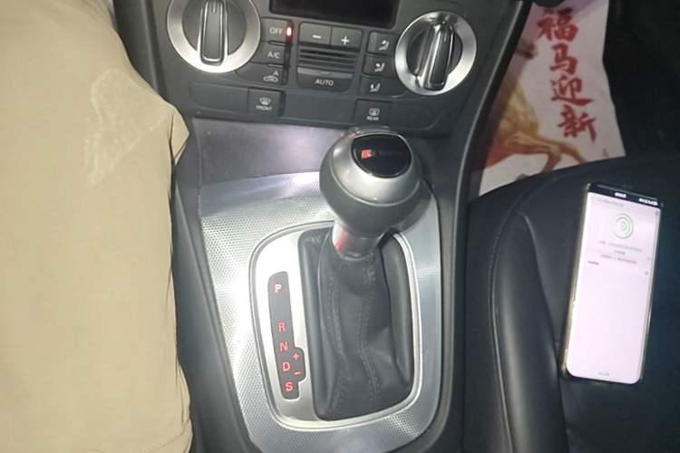 Used Audi Q3 2015 30 TFSI Comfort Model Gear Lever