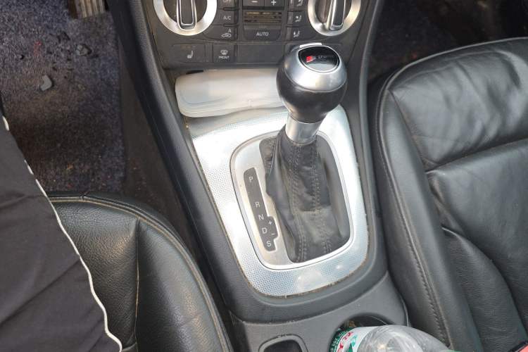 Used Audi Q3 2015 35 TFSI quattro Comfort model Gear Lever
