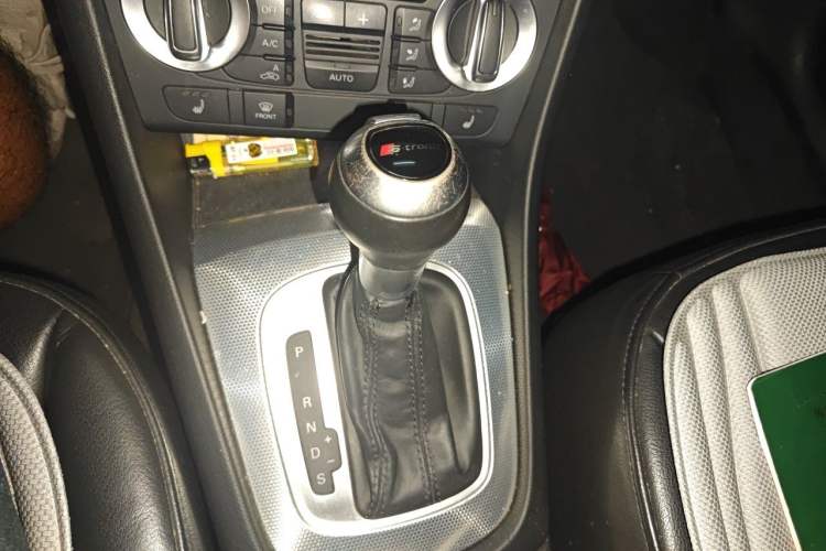 Used Audi Q3 2015 35 TFSI quattro Technology Edition Gear Lever