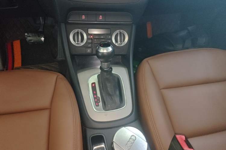 Used Audi Q3 2015 30 TFSI Ambition Edition Gear Lever