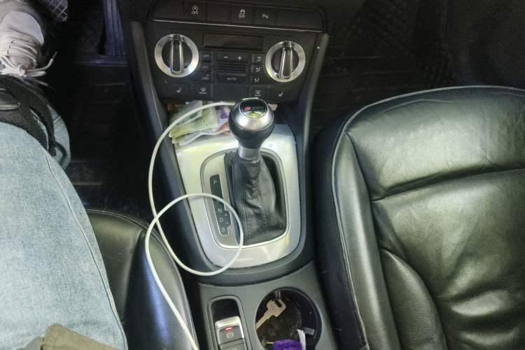 Used Audi Q3 2015 35 TFSI Comfort Model Gear Lever
