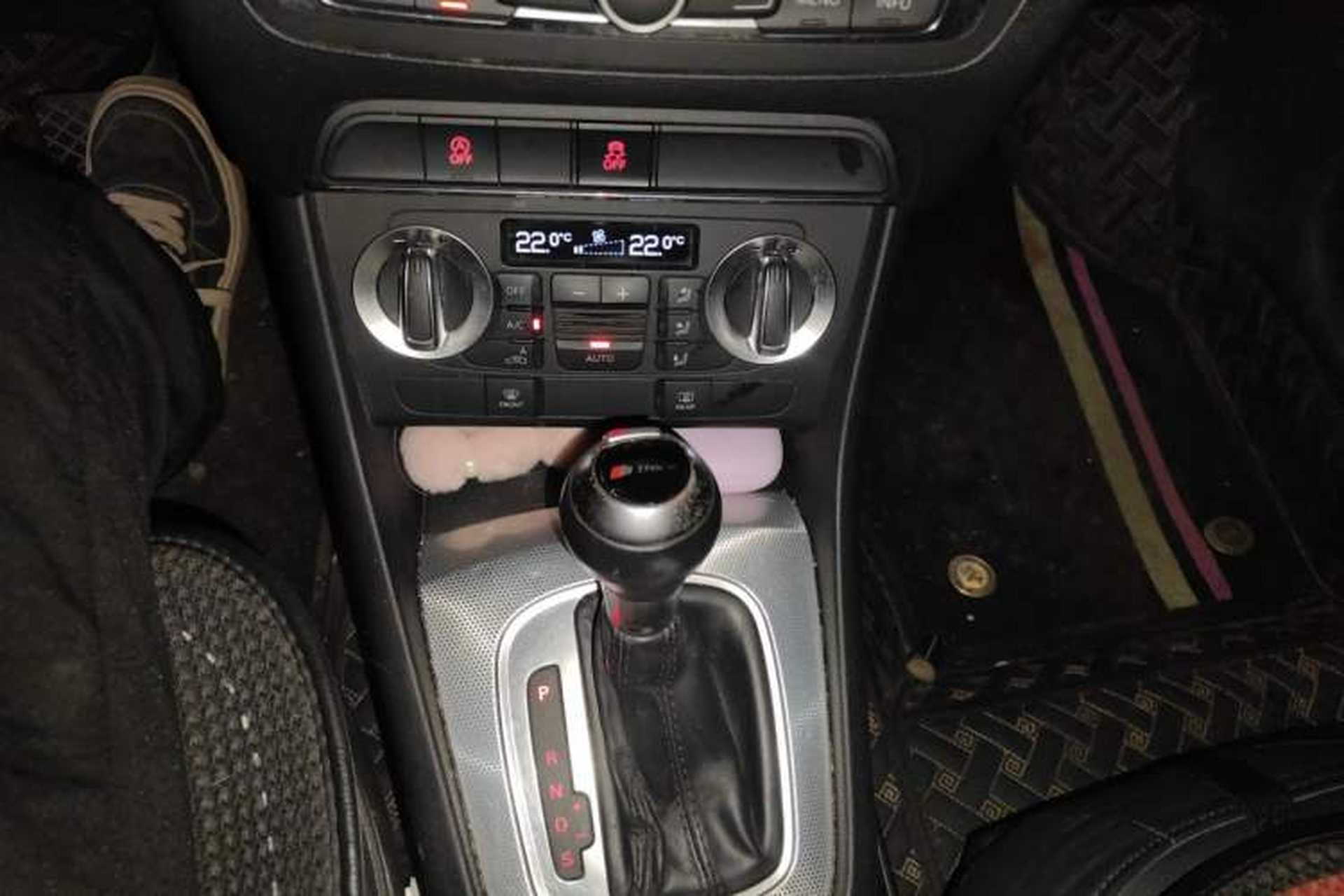 Used Audi Q3 2015 30 TFSI Comfort Model Gear Lever