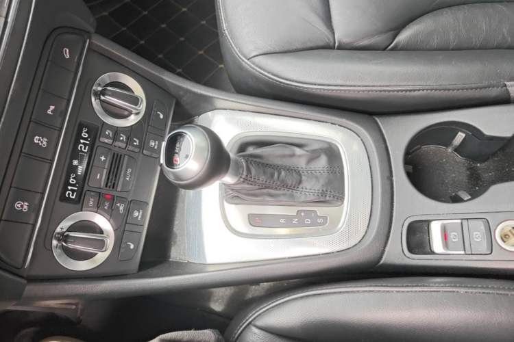 Used Audi Q3 2015 35 TFSI quattro Millionth Anniversary Edition Gear Lever