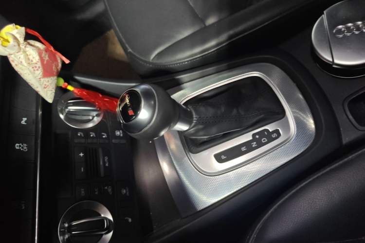 Used Audi Q3 2015 35 TFSI quattro Technology Edition Gear Lever