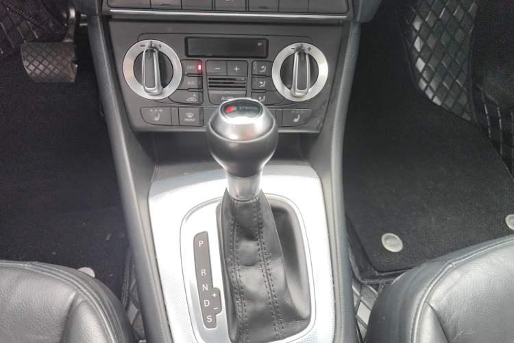 Used Audi Q3 2015 35 TFSI Comfort Model Gear Lever
