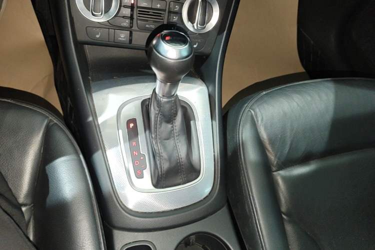 Used Audi Q3 2015 35 TFSI Comfort Model Gear Lever