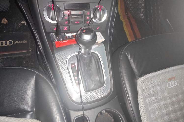 Used Audi Q3 2015 35 TFSI quattro Technology Edition Gear Lever