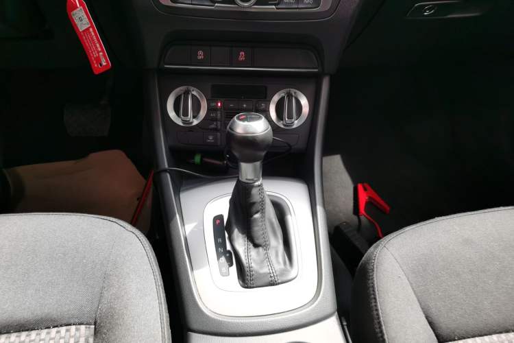 Used Audi Q3 2015 30 TFSI Ambition Edition Gear Lever