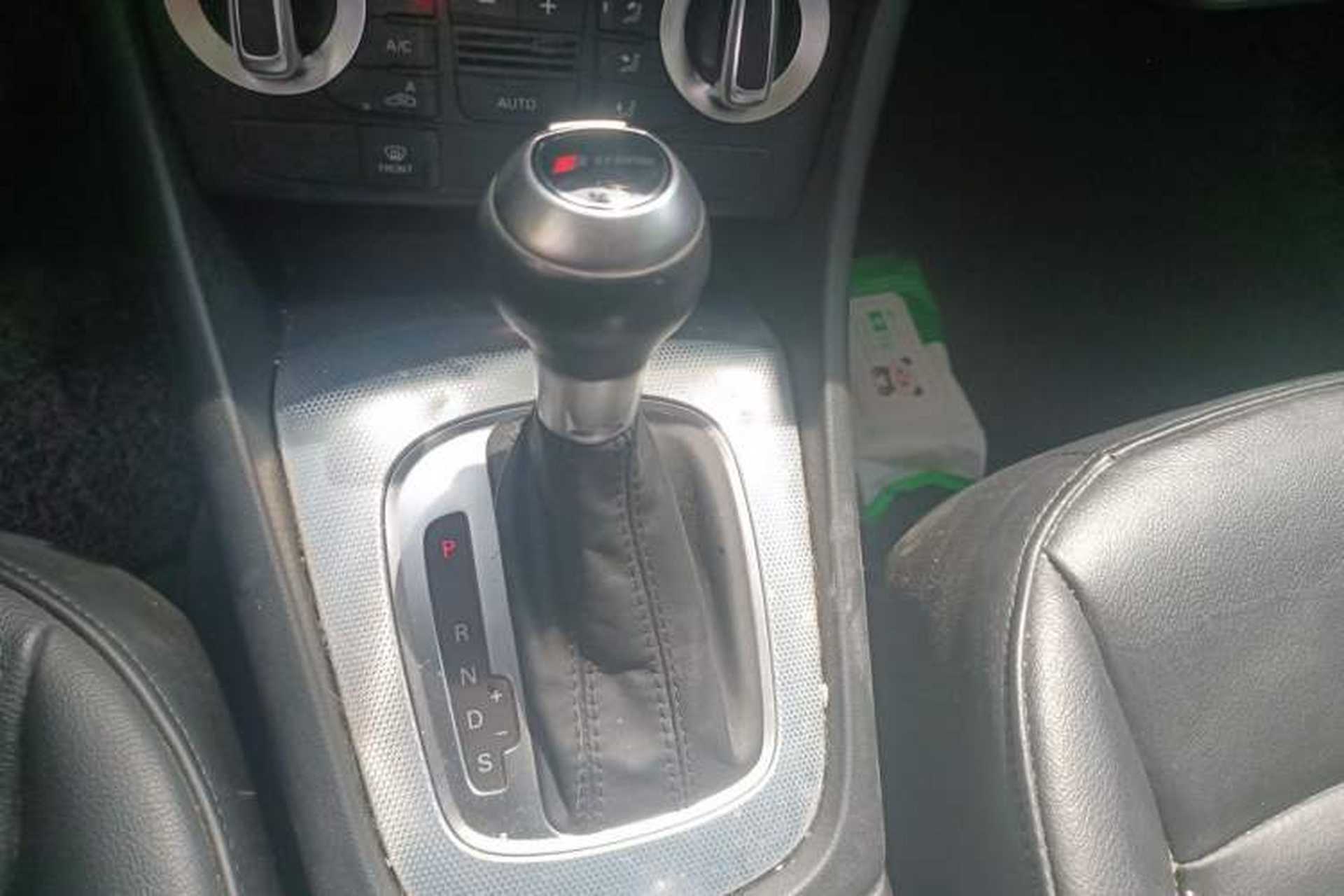 Used Audi Q3 2015 30 TFSI Comfort Model Gear Lever