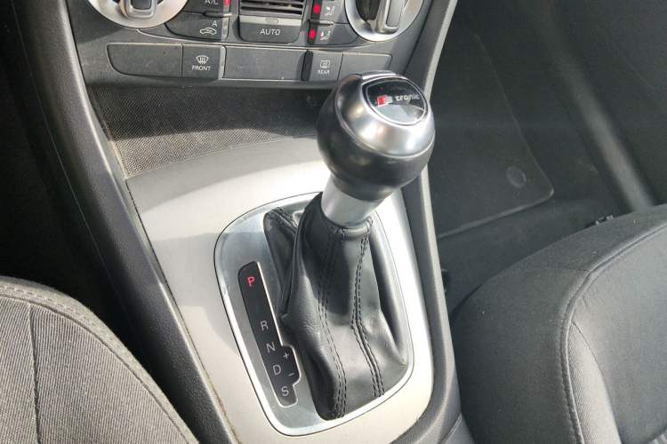 Used Audi Q3 2015 30 TFSI Ambition Edition Gear Lever