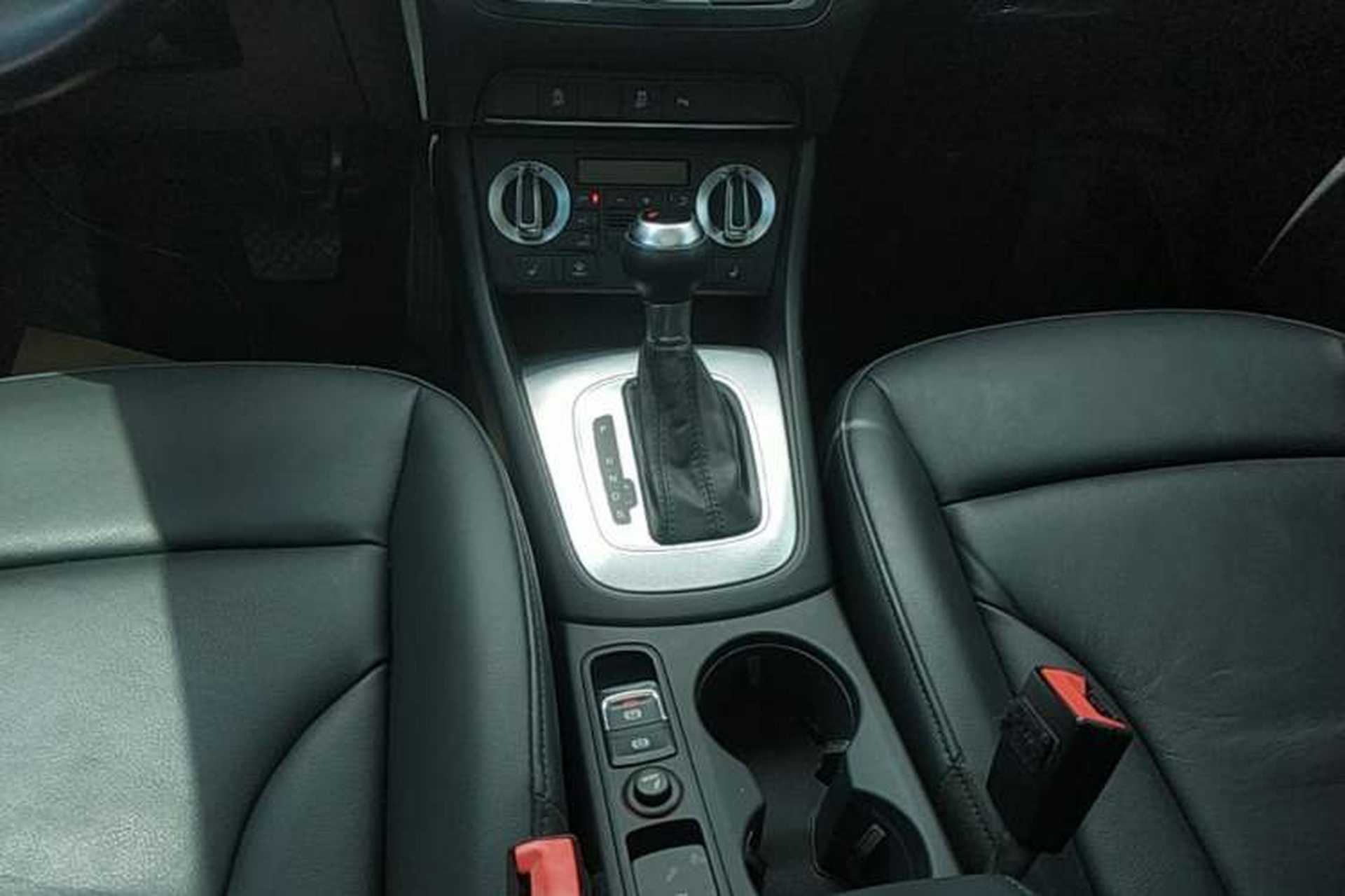 Used Audi Q3 2015 35 TFSI Comfort Model Gear Lever