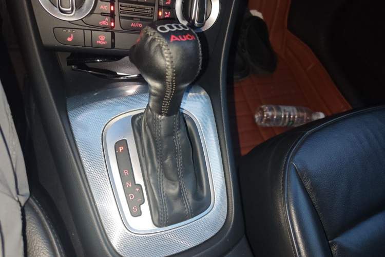 Used Audi Q3 2015 35 TFSI Comfort Model Gear Lever
