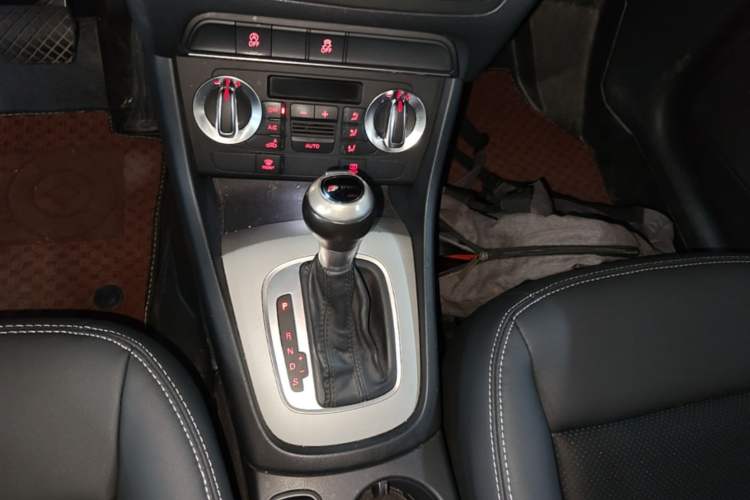 Used Audi Q3 2015 35 TFSI Ambition Edition Gear Lever