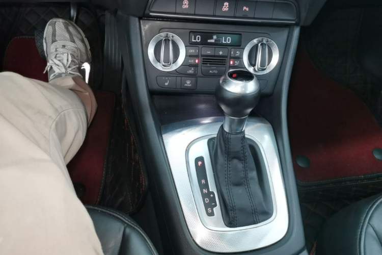 Used Audi Q3 2015 35 TFSI Ambition Edition Gear Lever