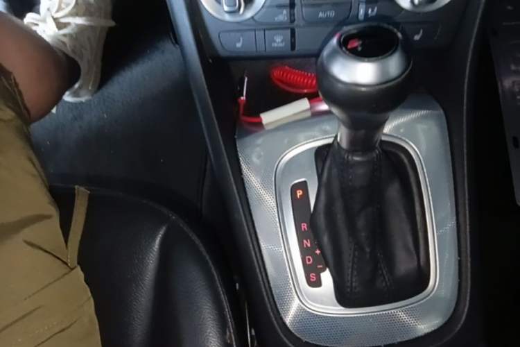 Used Audi Q3 2015 35 TFSI Comfort Model Gear Lever