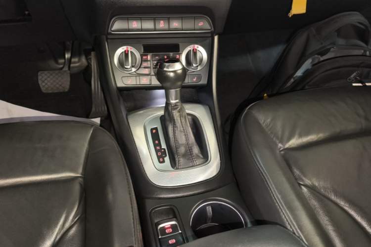 Used Audi Q3 2015 35 TFSI quattro Technology Edition Gear Lever