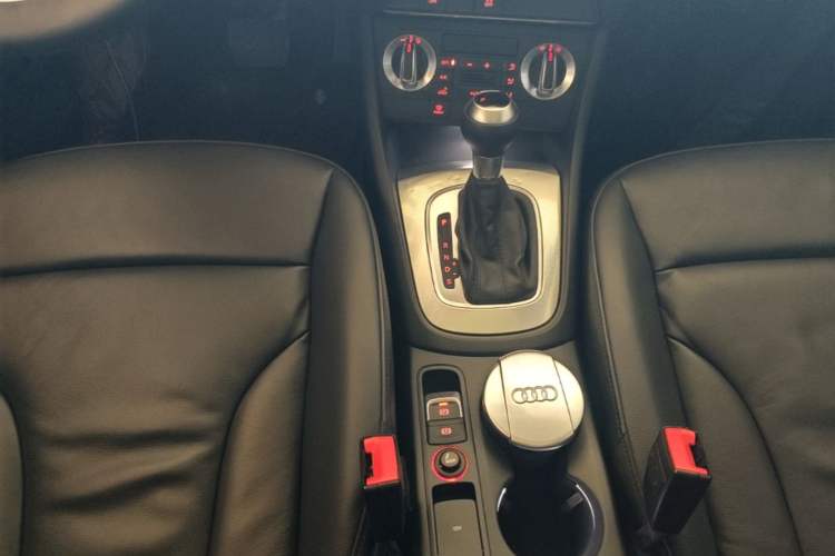 Used Audi Q3 2015 30 TFSI Comfort Model Gear Lever