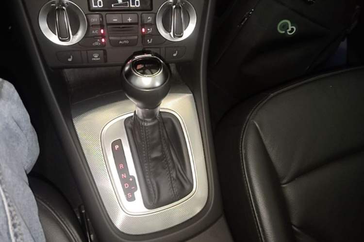 Used Audi Q3 2015 35 TFSI quattro Technology Edition Gear Lever