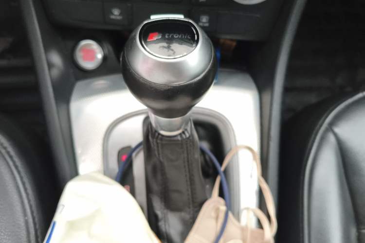 Used Audi Q3 2015 30 TFSI Comfort Model Gear Lever