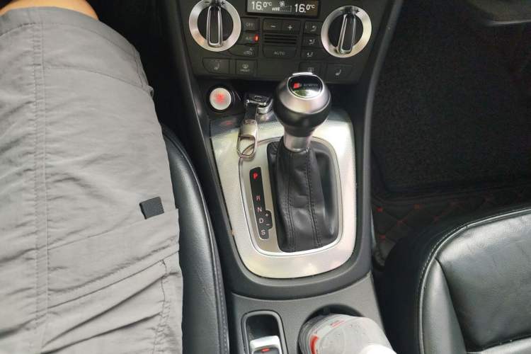 Used Audi Q3 2015 35 TFSI Comfort Model Gear Lever