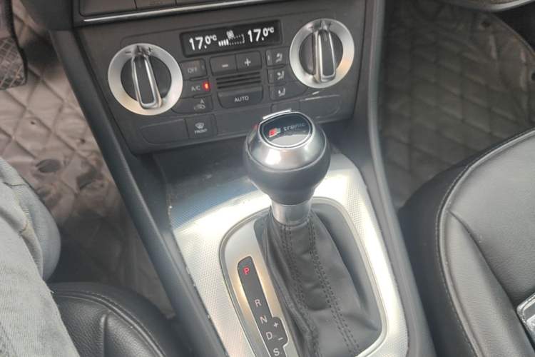 Used Audi Q3 2015 30 TFSI Comfort Model Gear Lever