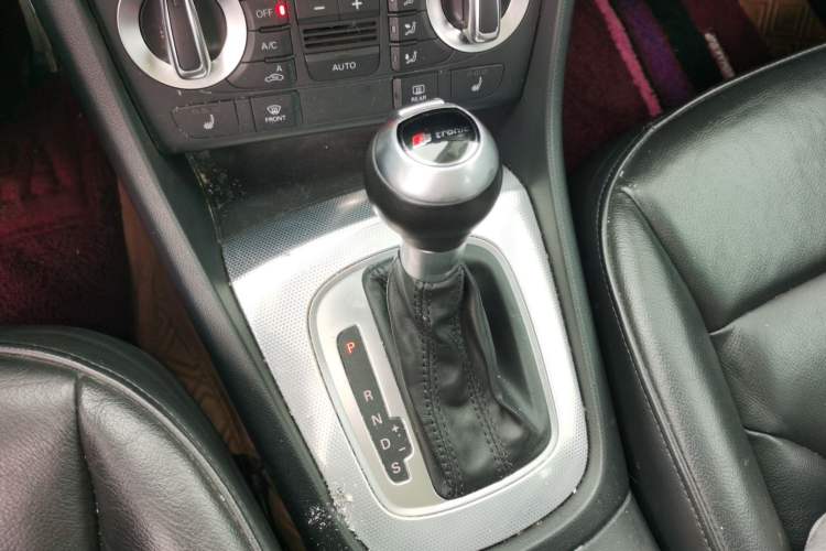 Used Audi Q3 2015 35 TFSI quattro Millionth Anniversary Edition Gear Lever