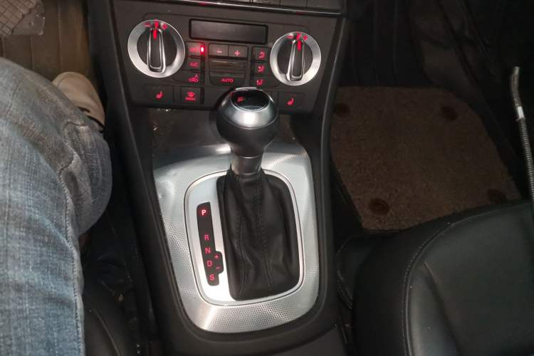 Used Audi Q3 2015 35 TFSI quattro Millionth Anniversary Edition Gear Lever
