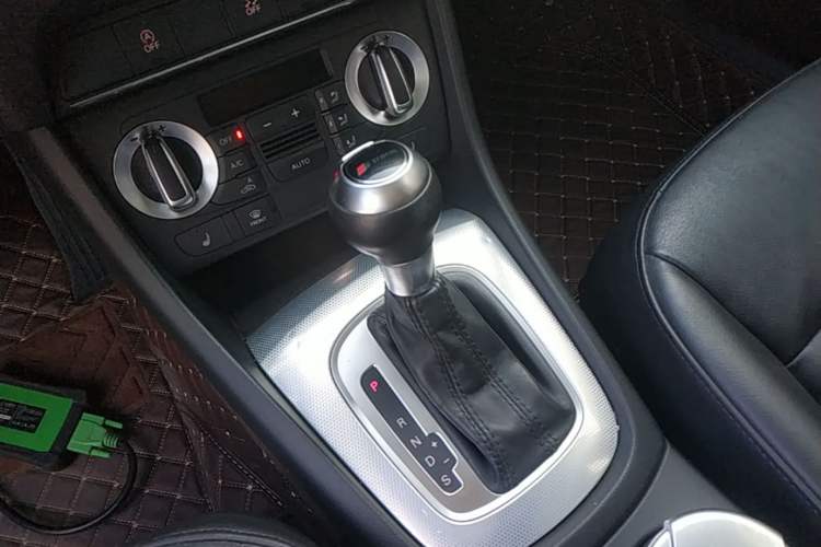Used Audi Q3 2015 35 TFSI quattro Technology Edition Gear Lever