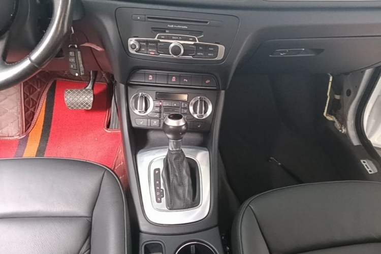 Used Audi Q3 2015 35 TFSI quattro Millionth Anniversary Edition Gear Lever