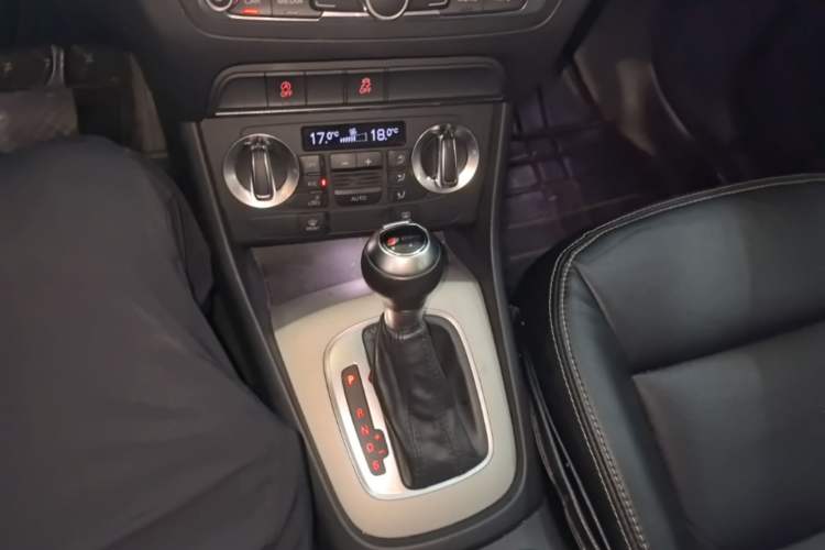 Used Audi Q3 2015 30 TFSI Ambition Edition Gear Lever