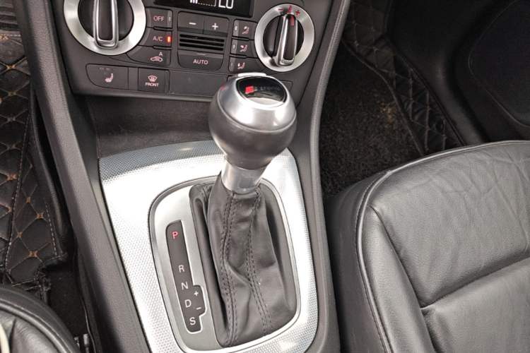 Used Audi Q3 2015 35 TFSI Millionth Anniversary Comfort Model Gear Lever
