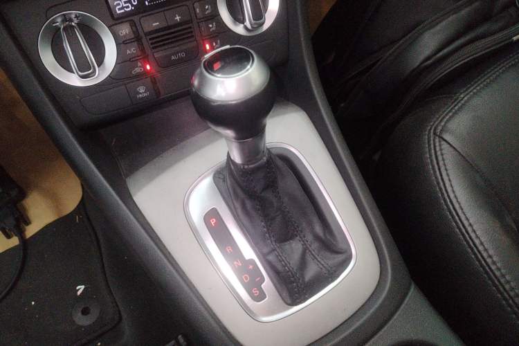 Used Audi Q3 2015 35 TFSI Ambition Edition Gear Lever