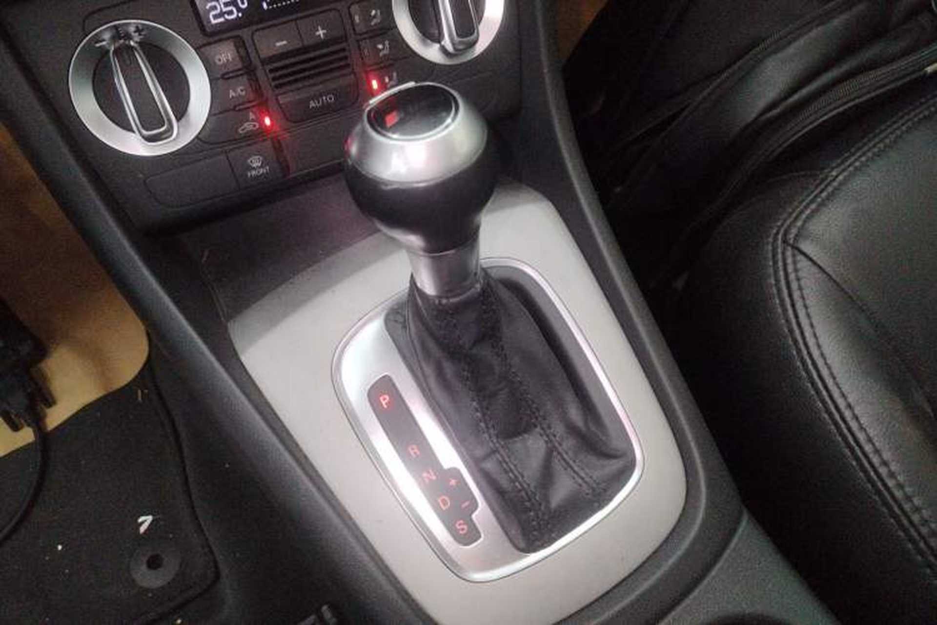 Used Audi Q3 2015 35 TFSI Ambition Edition Gear Lever