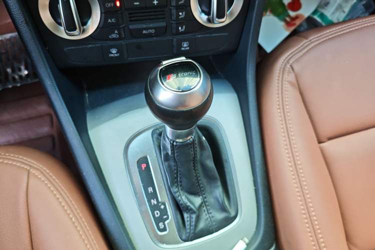 Used Audi Q3 2015 35 TFSI Ambition Edition Gear Lever