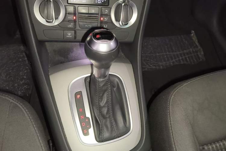 Used Audi Q3 2015 35 TFSI Ambition Edition Gear Lever
